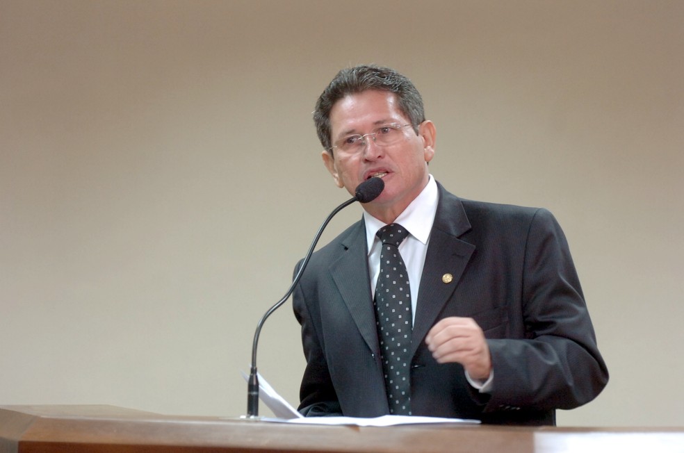 O ex-deputado Odilon Aires em discurso (Foto: CLDF/Divulgação)