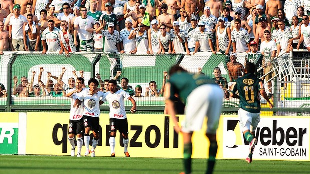 Romarinho comemoração, Palmeiras x Corinthians (Foto: Marcos Ribolli / Globoesporte.com)