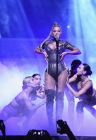 Beyoncé e Nicki Minaj capricham na transparência em show beneficente