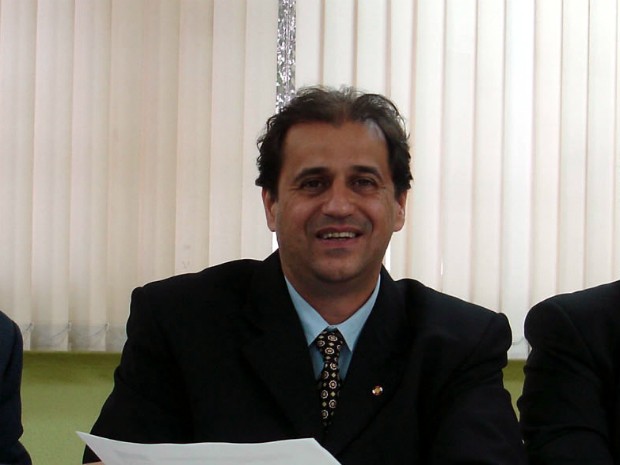 De acordo com a Justiça, Júlio Cesar Leme da Silva acumulou salários irregularmente entre maio de 2007 e dezembro de 2008 enquanto era presidente da Câmara de Vereadores de Cascavel (Foto: AEN / Divulgação) De acordo com a Justiça, Júlio Cesar Leme da Silva acumulou salários irregularmente entre maio de 2007 e dezembro de 2008 enquanto era presidente da Câmara de Vereadores de Cascavel (Foto: AEN / Divulgação)