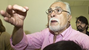 Genoino se irrita, ataca mídia, desiste de votar, mas acaba voltando atrás (Rodrigo Paiva/Folhapress )