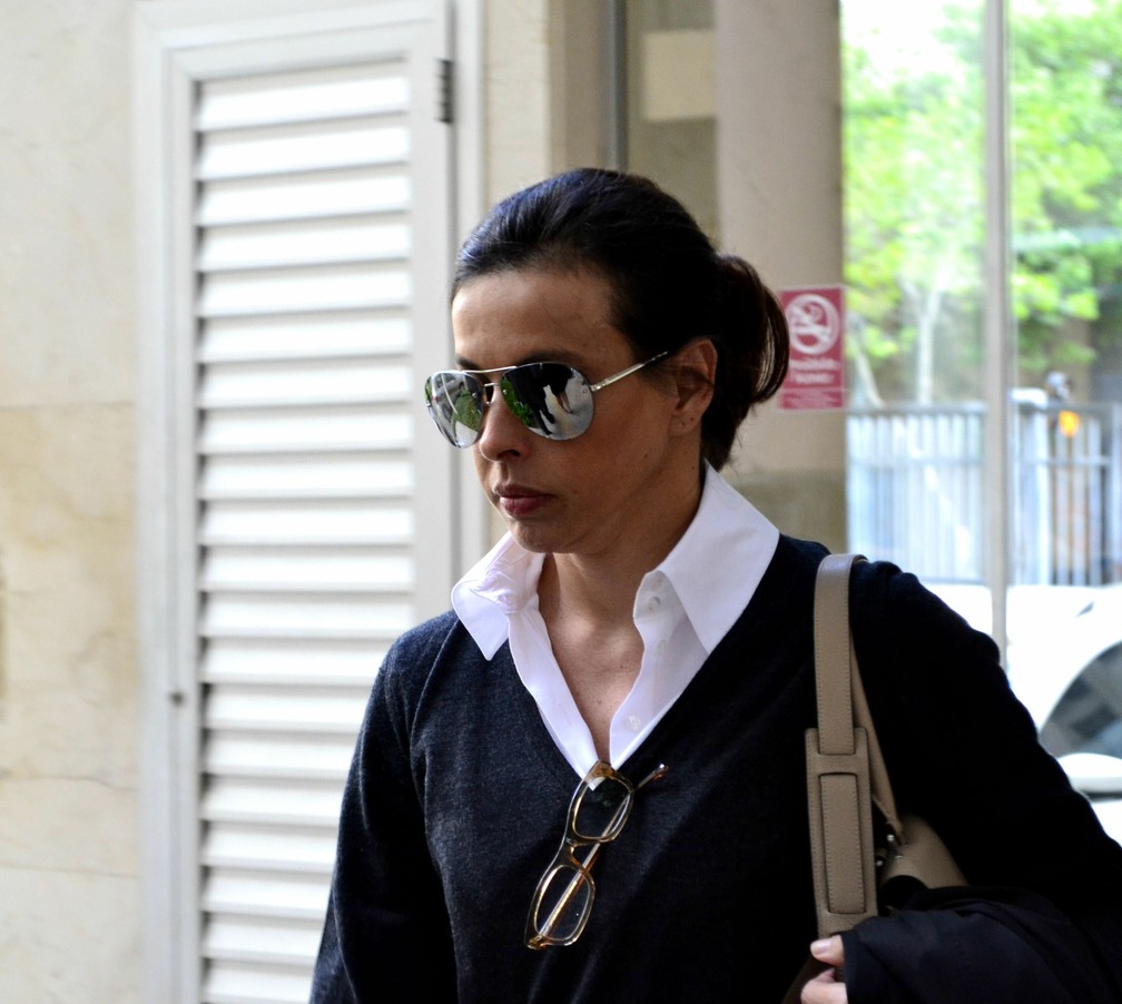 Adriana Ancelmo, ex-primeira dama esposa do ex-governador Sérgio Cabral, compareceu para depoimento acompanhada de seus advogados, na Justiça Federal, no Centro do Rio, nesta quarta-feira (Foto: PAULO CARNEIRO/AGÊNCIA O DIA/ESTADÃO CONTEÚDO)