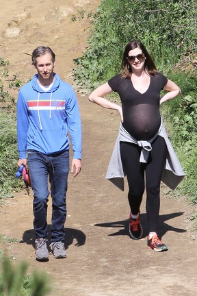 Anne Hathaway com o marido Adam Shulman (Foto:  AKM-GSI )
