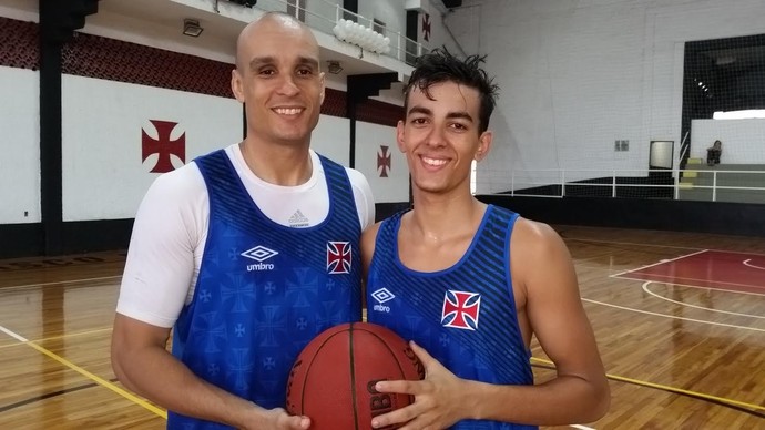 Aos 41 anos, Ricardinho vibra com chance de jogar ao lado do filho Leonardo, de apenas 18 (Foto: Marcello Pires)