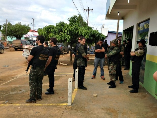 Órgãos de segurança estão reunidos na 4ª Companhia do 7º Batalhão da PM para decidir sobre novas ações dentro da Flona do Bom Futuro (Foto: Taísa Arruda/G1)