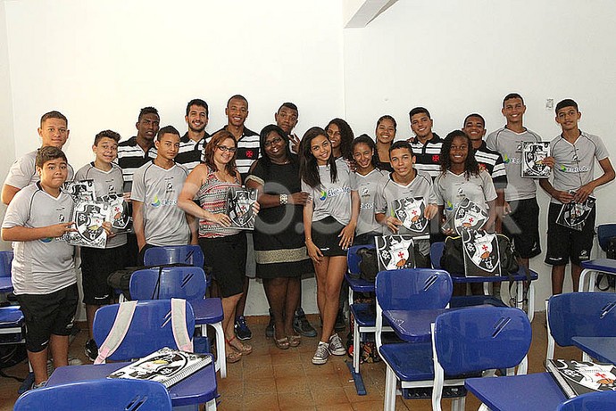 vasco colégio jogadores visita (Foto: Divulgação / vasco.com.br)