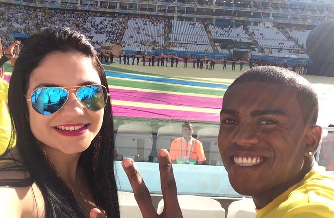 Na mira do Timão, Marcelo Cirino foi à Arena Corinthians na estreia do Brasil