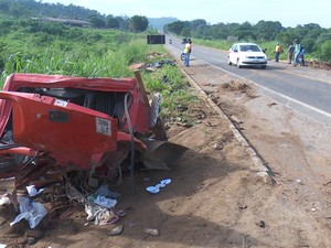 Colisão entre caminhões deixa morto e ferido na BR 364 em Ariquemes (Foto: Rede Amazônica/Reprodução)