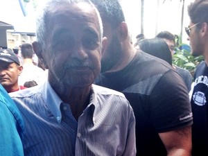 Fracisco Camargo vai ao velório do pai de Leonardo, em Goiânia, Goiás (Foto: Luísa Gomes/G1)