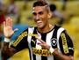 Gol de Rafael Marques deixa Botafogo na ponta e na lista dos mais bonitos