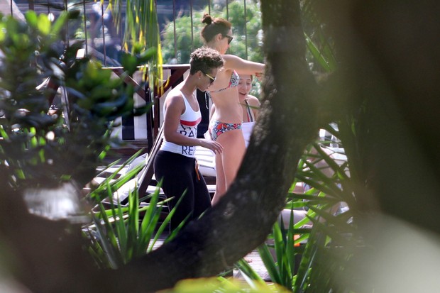 Alicya Keys na piscina do hotel (Foto: Ag. News)