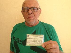 Zacarias comparece às urnas há 64 anos (Foto: Micaelle Morais/G1)