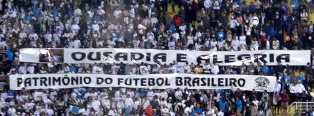 faixa torcida santos neymar (Foto: Marcelo Hazan / Globoesporte.com)