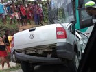 Motorista de caminhonete morre após colisão frontal com ônibus na BA