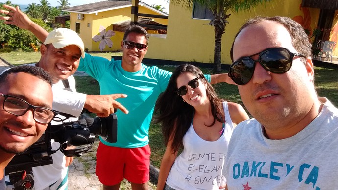 Equipe grava 'Na Trilha do Sol' na Praia dos Garcez, em Jaguaripe (Foto: TV Bahia)