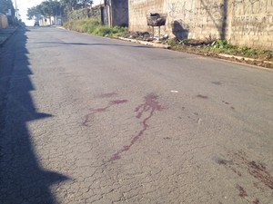 O tiroteio aconteceu na Rua Dibe Tanus, no Bairro Fazenda Viaduto, em Suzano (Foto: Tatiane Santos/G1)