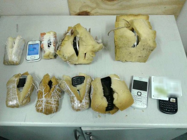 Celulares estavam embalados em espuma para amortecer queda (Foto: Divulgação)