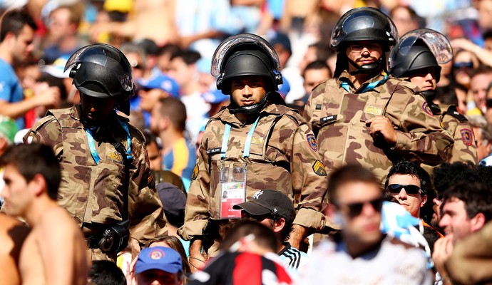 Polícia estádio Mineirão Torcida argentina e Irã (Foto: Agência Getty Images)