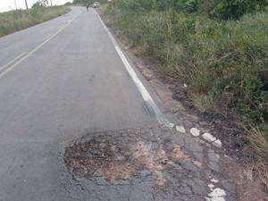 G Motorista Tenta Desviar De Buraco E Capota Na Rodovia Pa