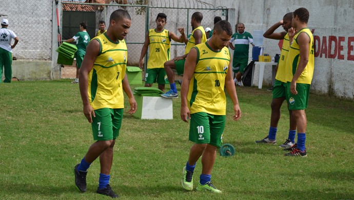 Jogadores do Coruripe treinam no Gérson Amaral (Foto: Jota Rufino/GloboEsporte.com)