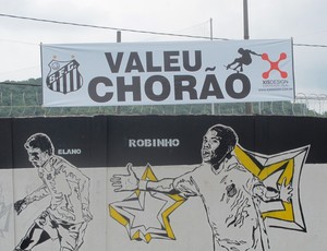 Faixa em homenagem ao Chorão, no CT Rei Pelé (Foto: Marcelo Hazan)