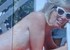 Ministra da Educação da Itália provoca polêmica ao ser flagrada de topless em praia (reprodução)