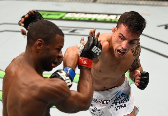 Thomas Almeida Yves Jabouin UFC 186 (Foto: Getty Images)