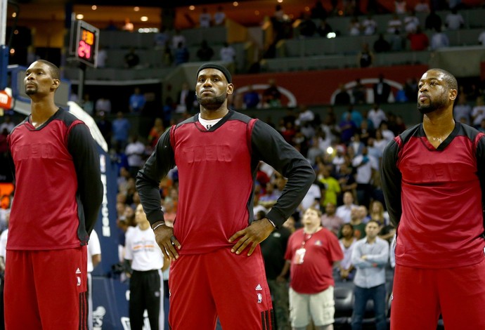 LeBron James, aquecimento, NBA, camisa ao avesso (Foto: Getty Images)