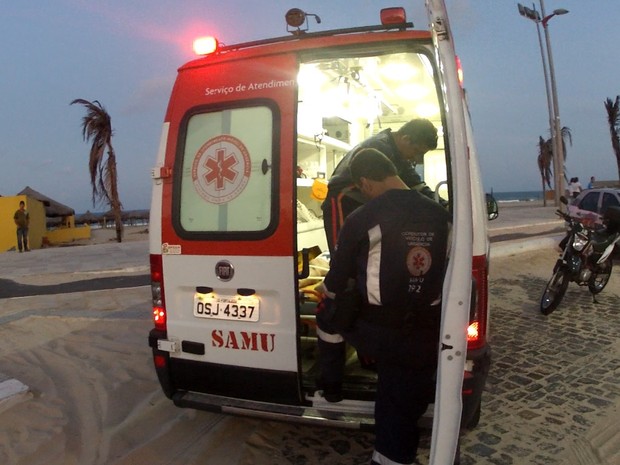 Samu registrou óbito do turista ainda na Praia do Futuro (Foto: TV Verdes Mares/Reprodução) Samu registrou óbito do turista ainda na Praia do Futuro (Foto: TV Verdes Mares/Reprodução)