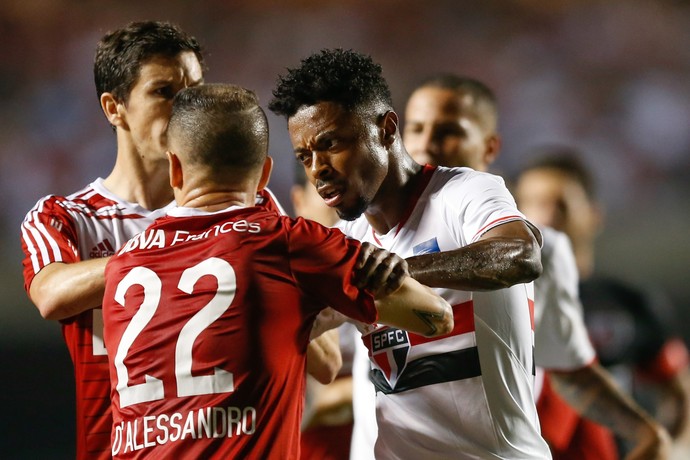 Michel Bastos D'Alessandro São Paulo x River Plate (Foto: Marcello Zambrana/AGIF/AFP)