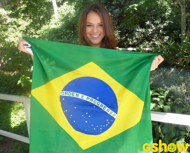 Bruna Marquezine está animada para torcer pelo Brasil na Copa (Foto: Mais Você / TV Globo)