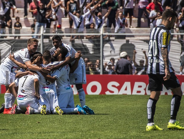 Ponte Preta Santos Moisés Lucarelli (Foto: Fábio Leoni/PontePress)