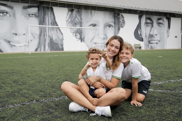 Carol Dantas com os filhos, Valentim e Davi Lucca (Foto: Reprodução/Instagram)