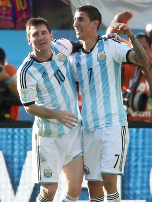 Messi e Di María comemoram gol da Argentina (Foto: Diego Azubel / Agência EFE)