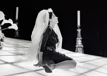 Em 1964, na peça 'Vestido de Noiva' (Foto: Reprodução)
