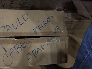 Material estava escondido em caixas para tentar despistar a polícia (Foto: Roberta Cólen/G1)
