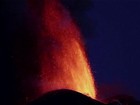 Erupção do vulcão Etna ilumina céu da Sicília

