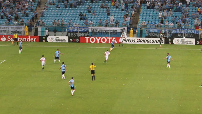 posicionamento Grêmio miller bolaños análise meio-campo  (Foto: Eduardo Moura/Globoesporte.com)