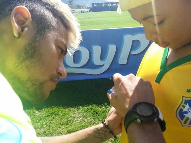 Neymar e Raffaell César (Foto: Facebook / Reprodução)