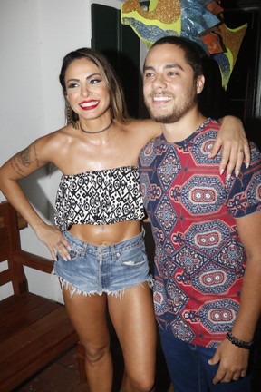 Alinne Rosa e Levi Lima em show em Salvador, na Bahia (Foto: Fred Pontes/ Divulgação)