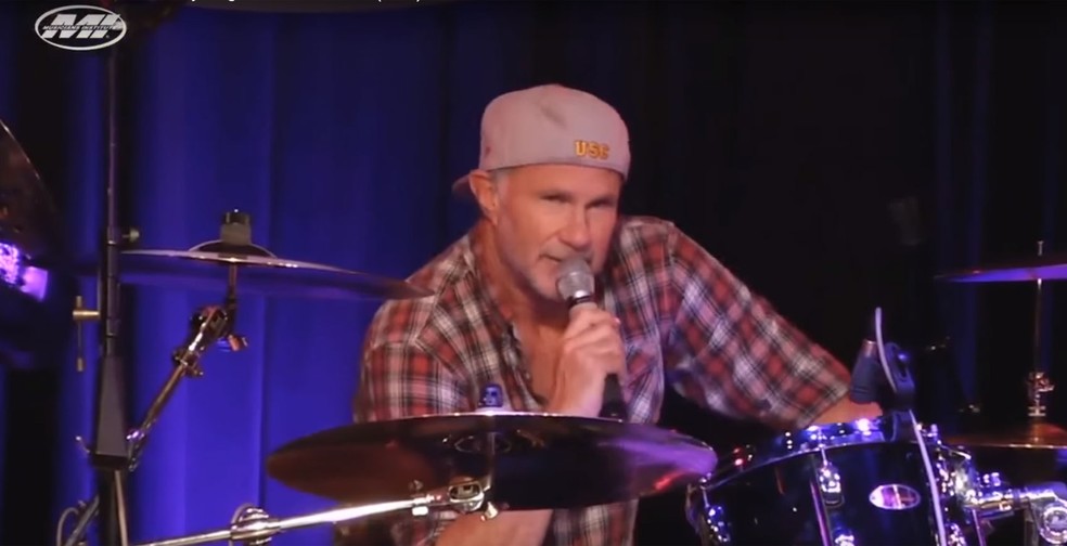 Chad Smith Baterista Do Red Hot Chili Peppers Finge Irrita O E Deixa Palco Ao Ser Confundido