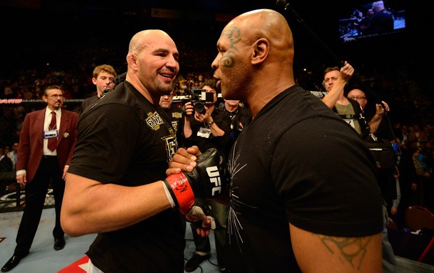 Glover Teixeira e Mike Tyson UFC 160 (Foto: Getty Images)
