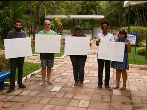 Ong faz protesto contra projeto de exploração de águas minerais em Cambuquira (Foto: Reprodução/EPTV) Ong faz protesto contra projeto de exploração de águas minerais em Cambuquira (Foto: Reprodução/EPTV)
