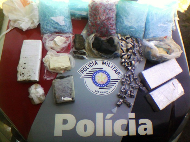 Polícia apreende mais de sete quilos de drogas em Guaratinguetá (Foto: Divulgação/ Polícia Militar)