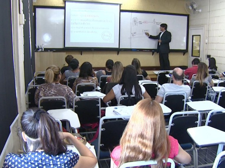 Candidatos estudam para concurso público em Campinas (Foto: Reprodução/EPTV)