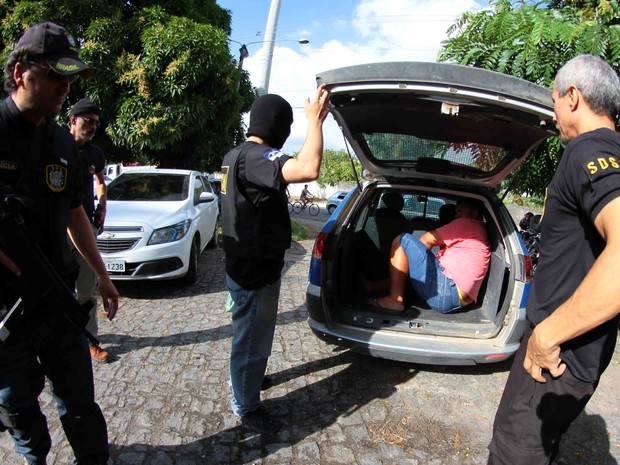 Operação 'Falcão' da Polícia Civil de Pernambuco cumpriu 14 mandados de prisão (Foto: Marlon Costa/Pernambuco Press)