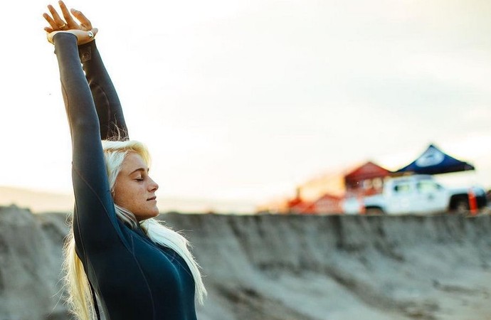 Tatiana Weston-Webb surfa um dia após a eliminação em Trestles: "Manhãs abençoadas" (Foto: Reprodução;Instagram)