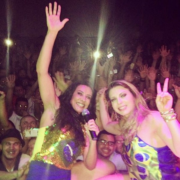 Schaile Carvalho e Sheila Mello em show em Fortaleza (Foto: Reprodução/Instagram)