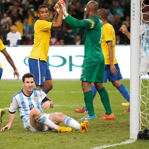 Defesa Jefferson, Messi, Superclassico, Brasil x Argentina (Foto: AP)