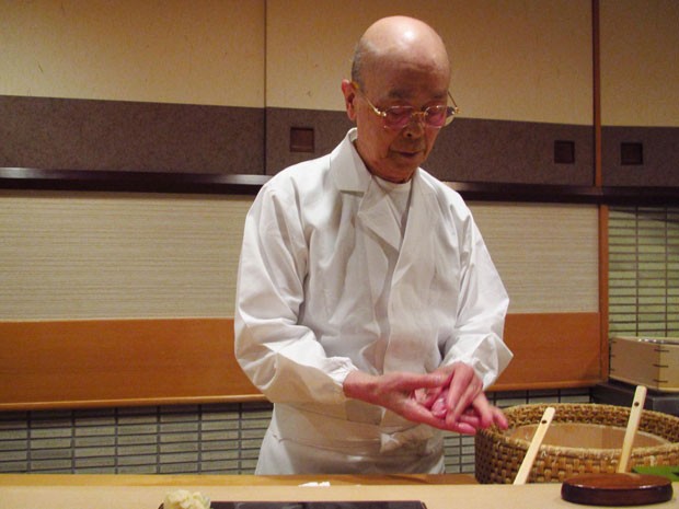 O chef Jiro Ono, de 86 anos; seu restaurante em Tóquio tem três estrelas Michelin (Foto: Corner Stone Entertainment/Preferred Content/Sundial Pictures / The Kobal Collection/AFP)